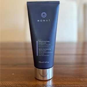 MONAT Smoothing Deep Conditioner - Black and Silver
